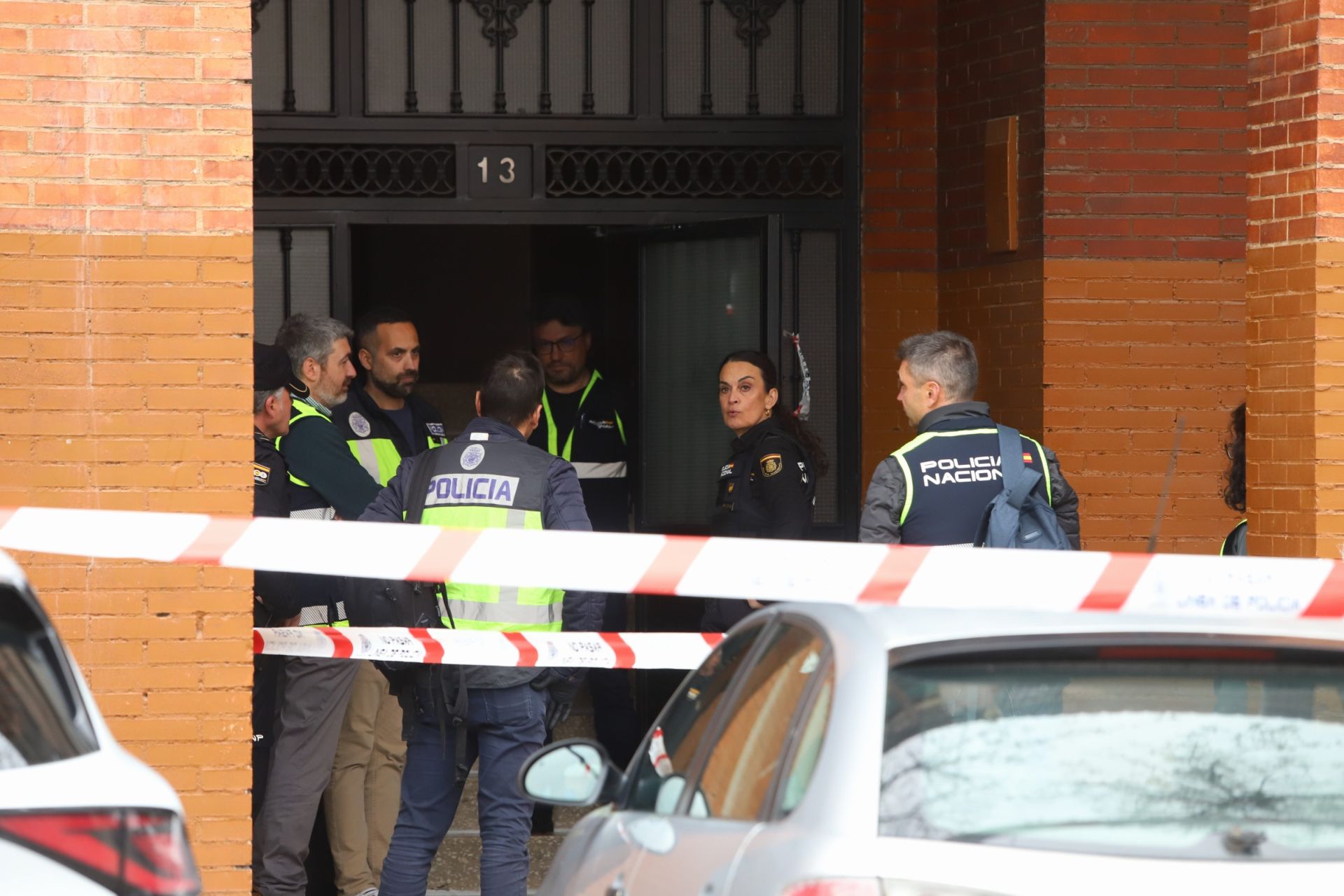 El despliegue policial por el apuñalamiento mortal en Las Moreras, en imágenes