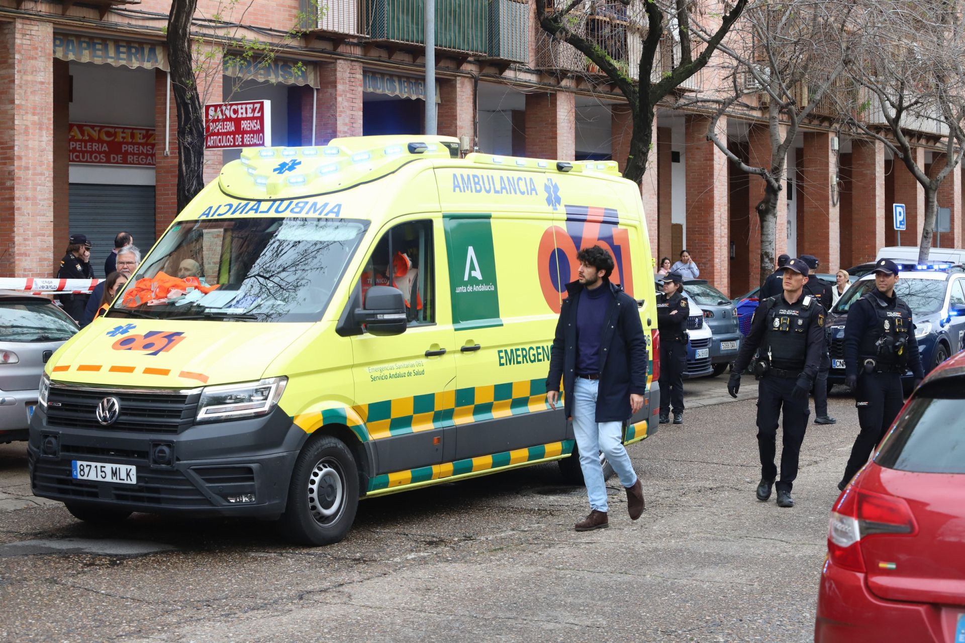 El despliegue policial por el apuñalamiento mortal en Las Moreras, en imágenes