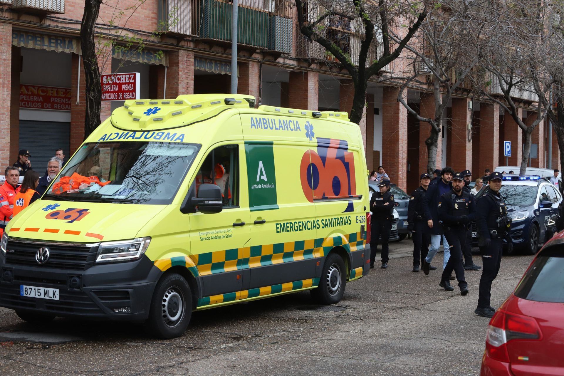 El despliegue policial por el apuñalamiento mortal en Las Moreras, en imágenes