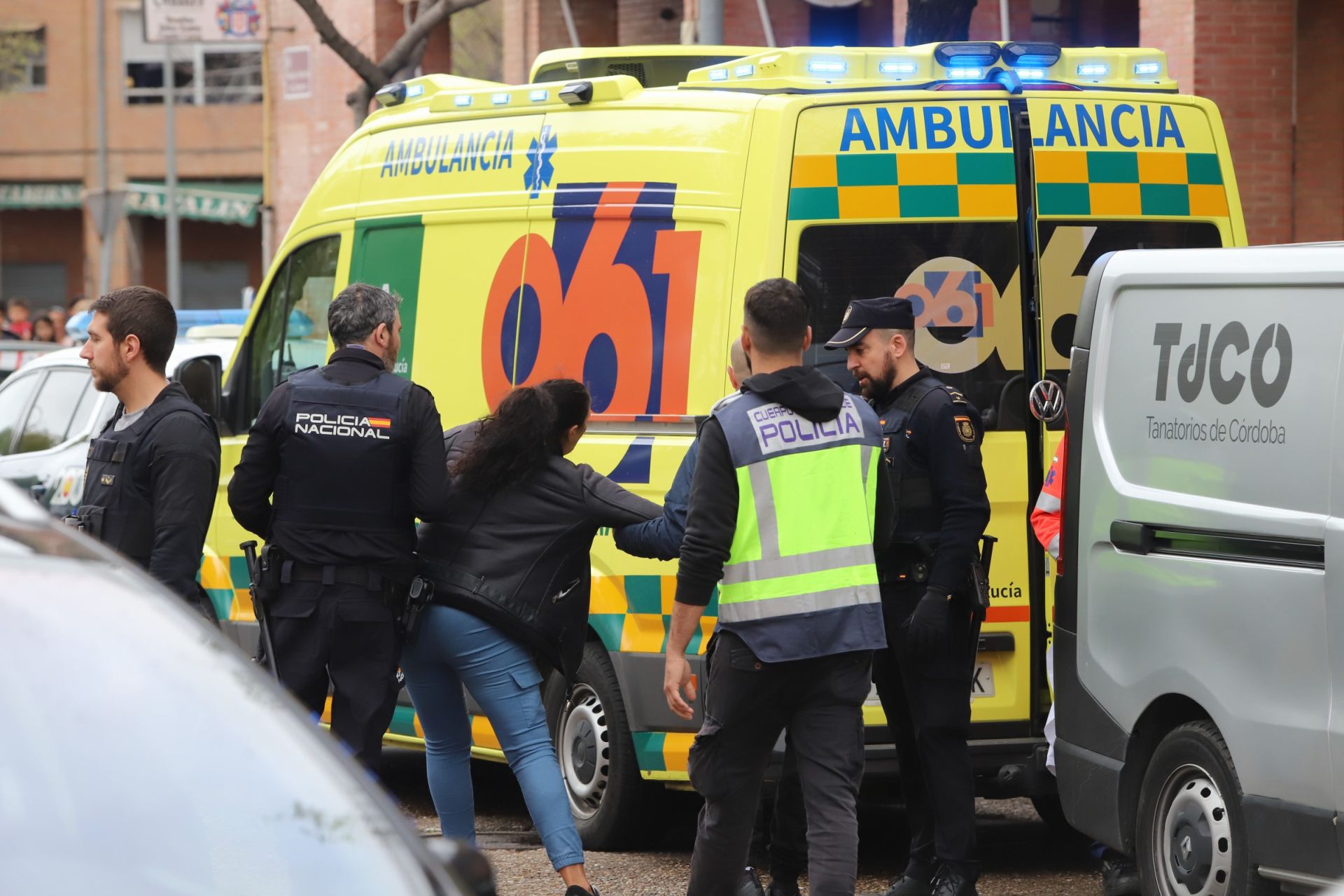 El despliegue policial por el apuñalamiento mortal en Las Moreras, en imágenes