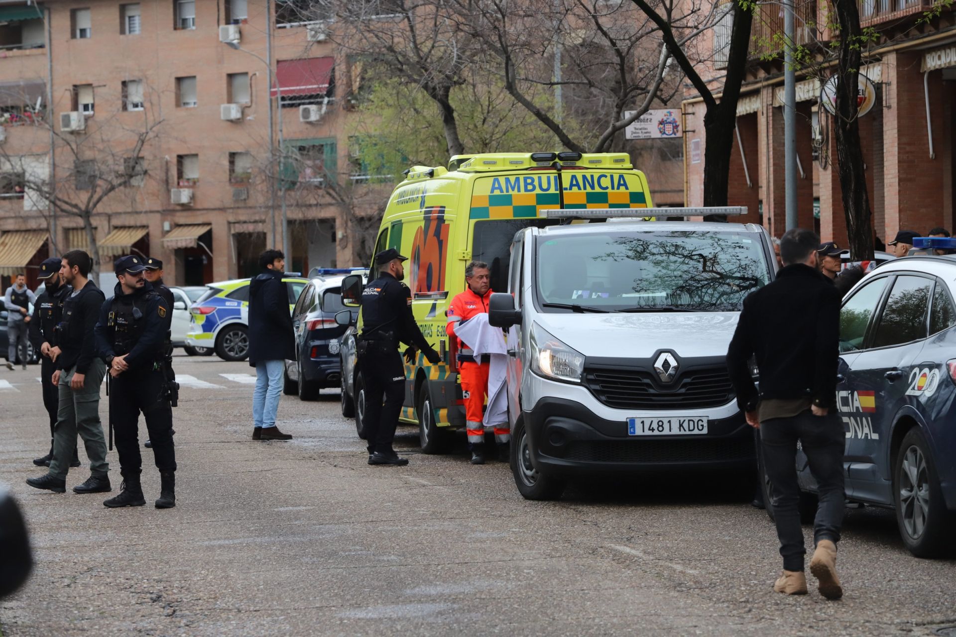 El despliegue policial por el apuñalamiento mortal en Las Moreras, en imágenes