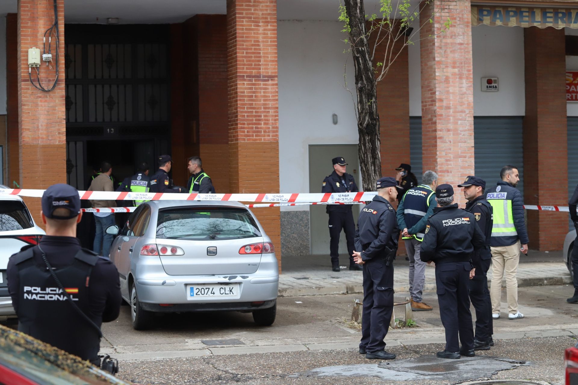 El despliegue policial por el apuñalamiento mortal en Las Moreras, en imágenes