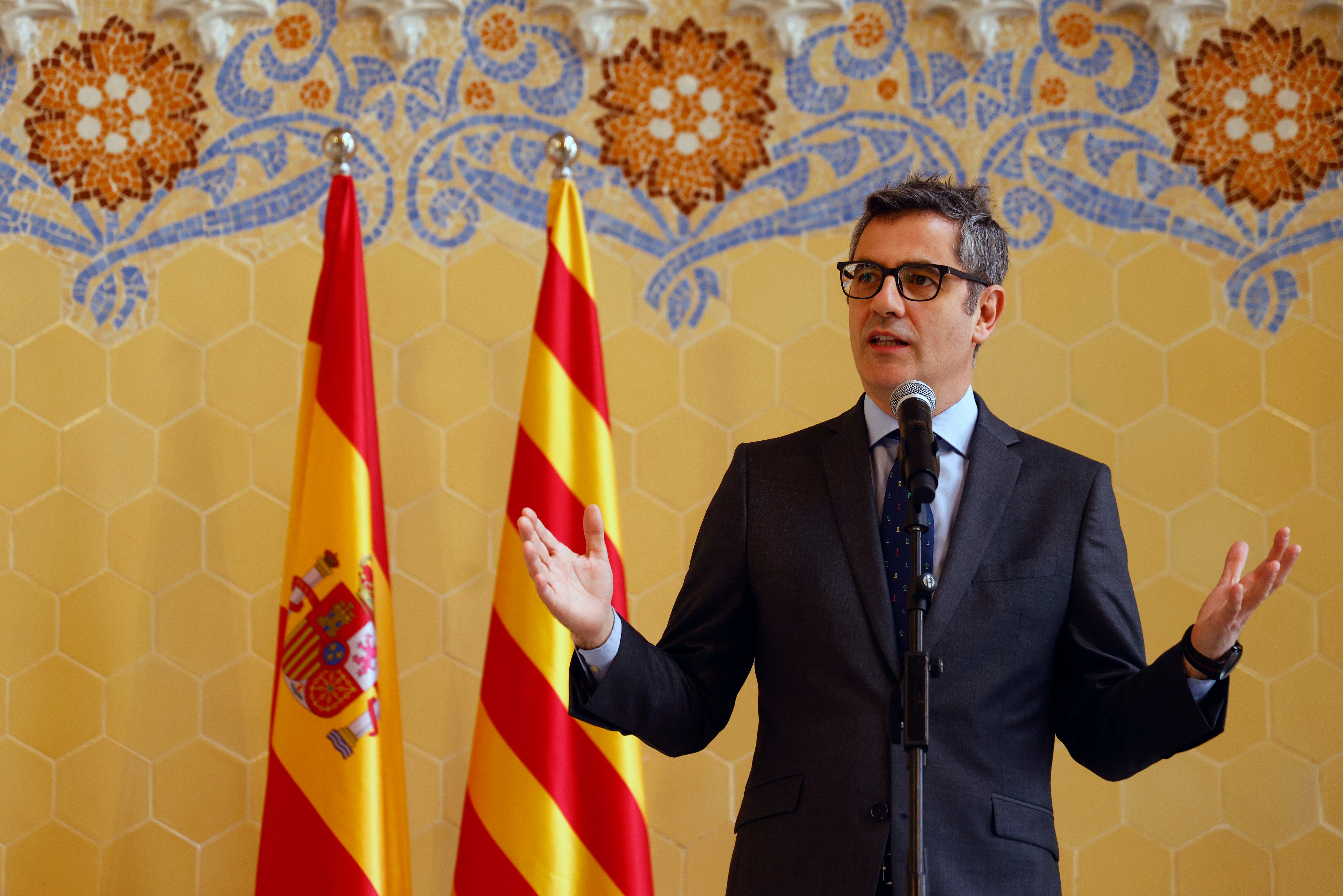 El ministro de la Presidencia, Justicia y Relaciones con las Cortes, Félix Bolaños, atiende a los medios en el Recinto Modernista de Sant Pau de Barcelona