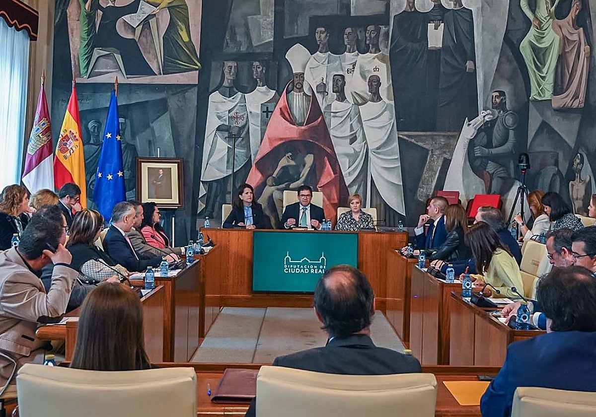 El pleno de la Diputación provincial de Ciudad Real, presidido por Miguel Ángel Valverde