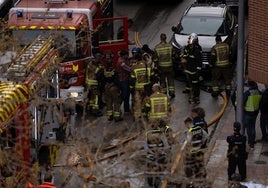 Los bomberos exigen que los coches eléctricos se aparquen aislados del resto y mejor ventilación en los garajes
