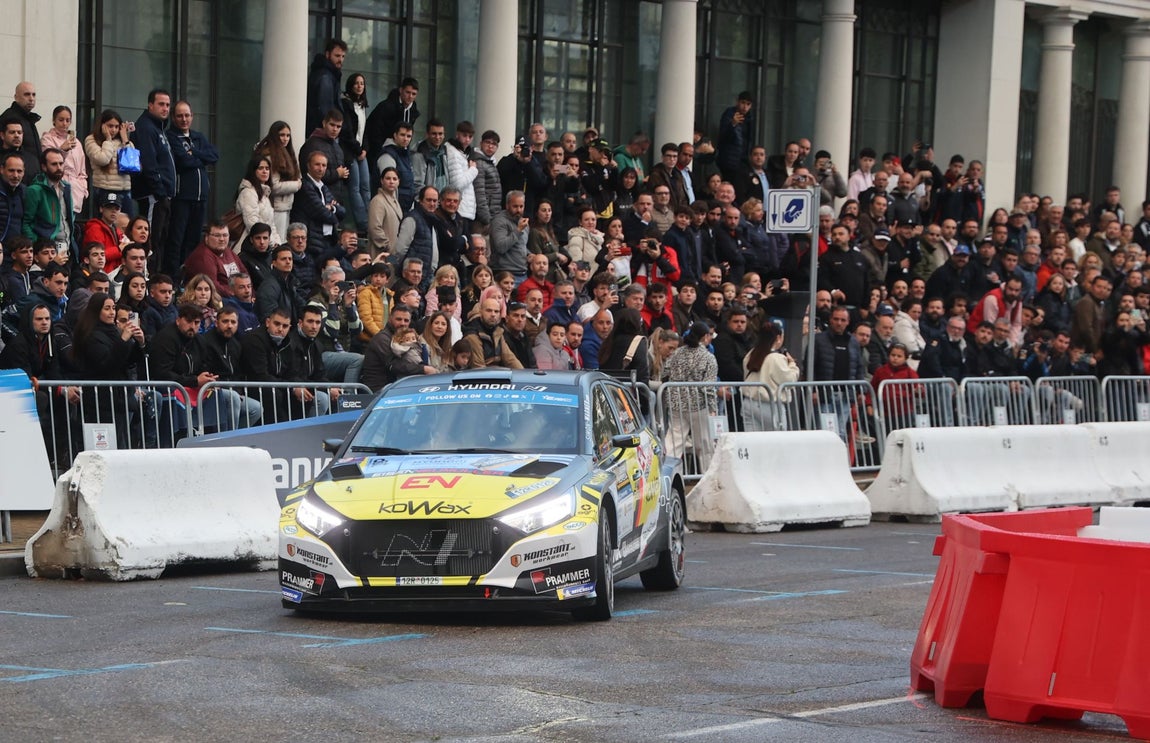 El espectacular tramo urbano del Rally Sierra Morena, en imágenes