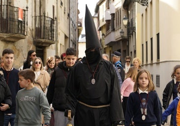El Chupacandiles preludia la Semana Santa de Ponferrada y llama a los cofrades a prepararse