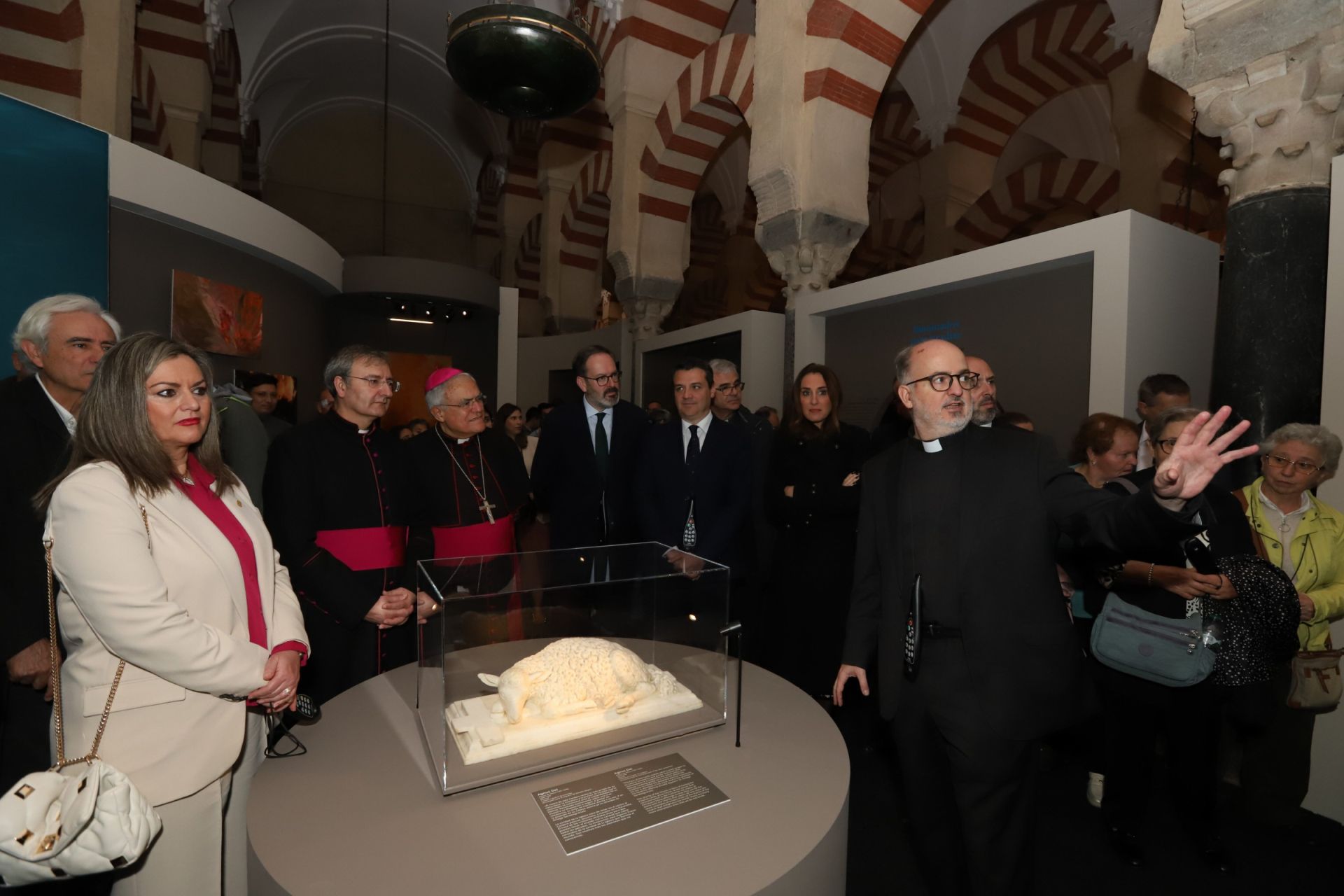 La espectacular exposición &#039;Símbolo: Luz de Nicea&#039; en la Mezquita Catedral, en imágenes
