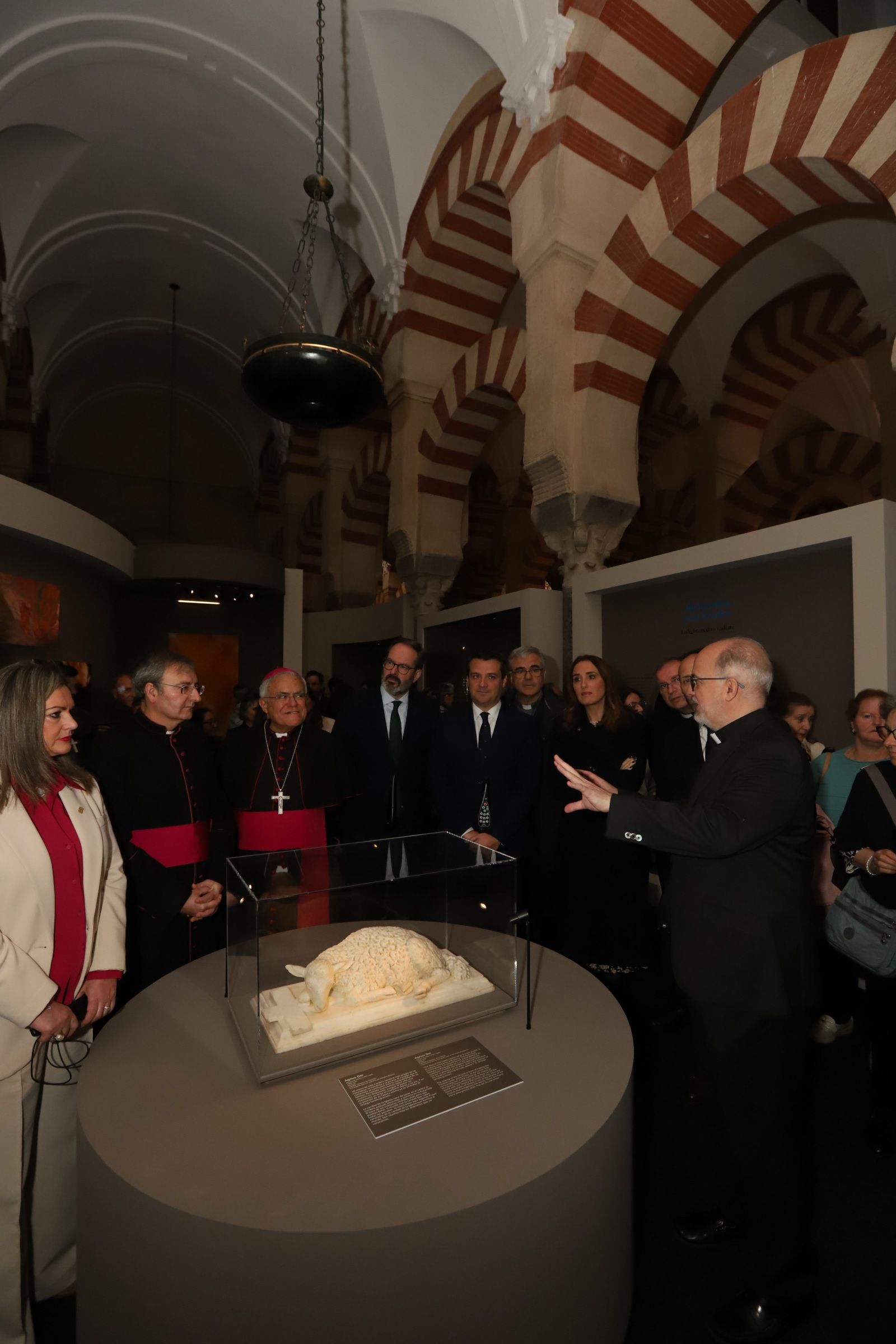 La espectacular exposición &#039;Símbolo: Luz de Nicea&#039; en la Mezquita Catedral, en imágenes