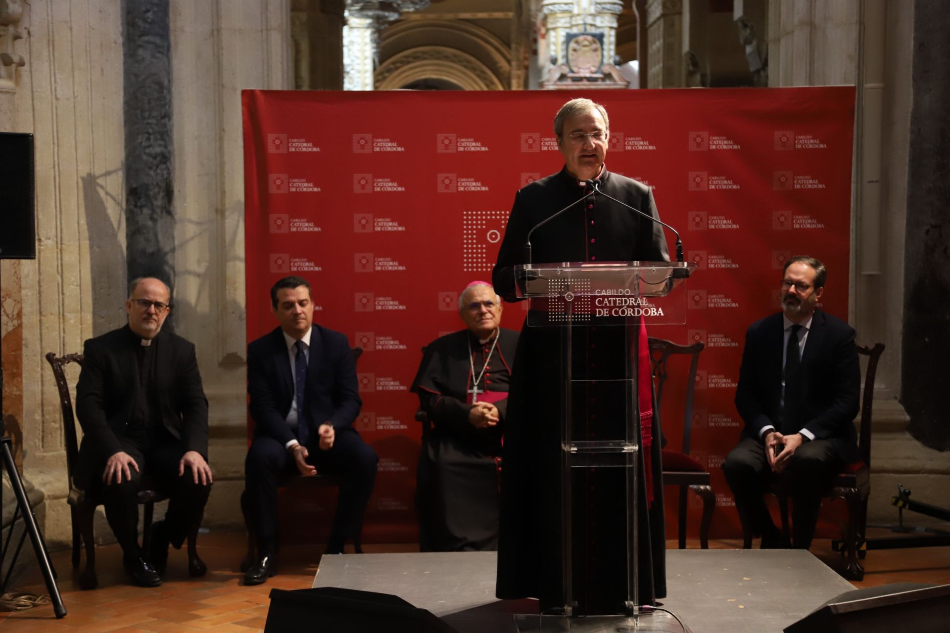 La espectacular exposición &#039;Símbolo: Luz de Nicea&#039; en la Mezquita Catedral, en imágenes