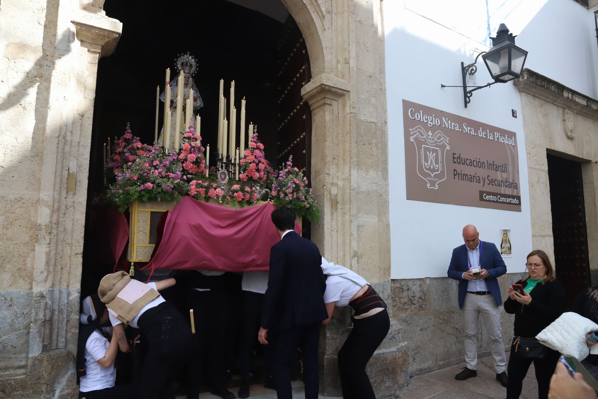 La tradicional procesión del colegio de la Piedad de Córdoba, en imágenes