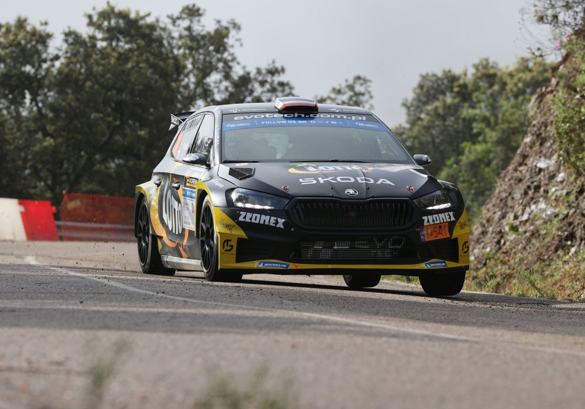 El trepidante Rally en su recorrido por Sierra Morena de Córdoba, en imágenes
