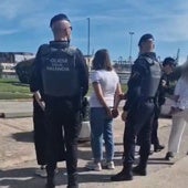 Detenidas tres carteristas que usaban pelucas y paraguas para robar a turistas en el Puerto de Valencia