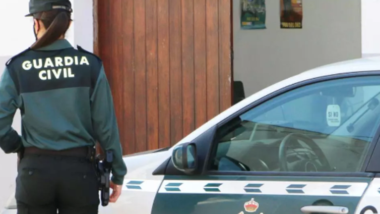 La Guardia Civil rescata a una bebé que se quedó encerrada en un coche en Gran Canaria