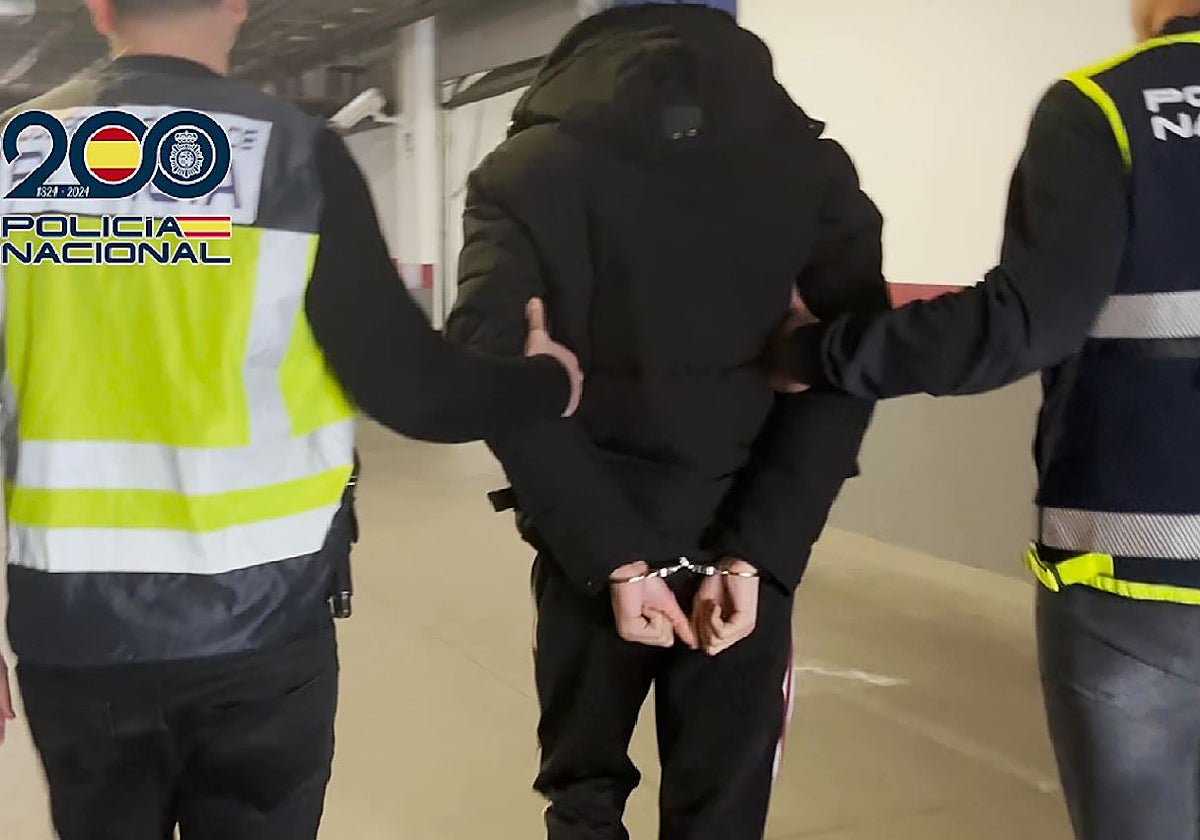 Detenidos cuatro trinitarios por acuchillar a un joven y robar dos móviles en Usera