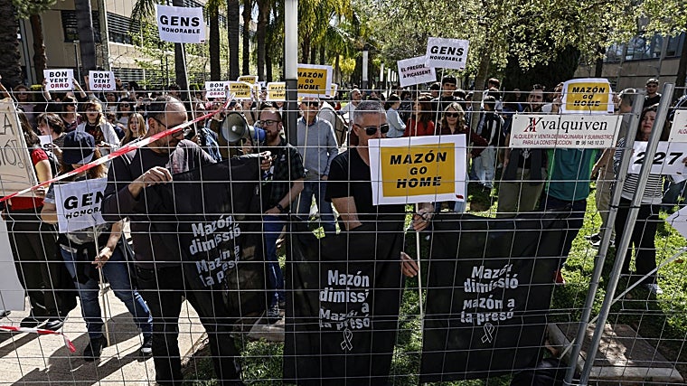 Imagen de la protesta contra el presidente de la Generalitat, Carlos Mazón, este lunes en la Universidad Politécnica de Valencia
