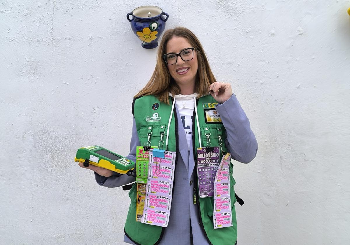 El premio lo ha dado Esperanza Jiménez, vendedora de la ONCE
