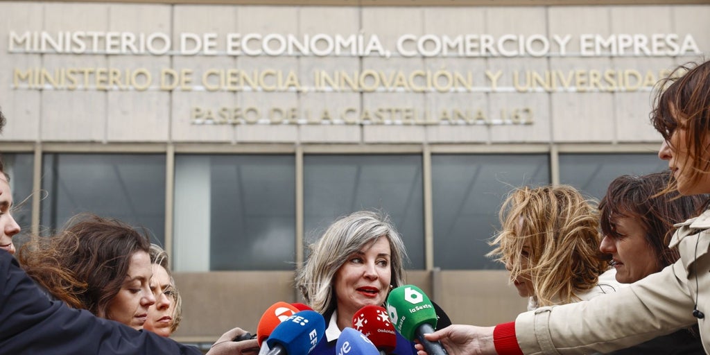 Sumar apremia al PSOE a negociar para desbloquear la regularización de medio millón de extranjeros