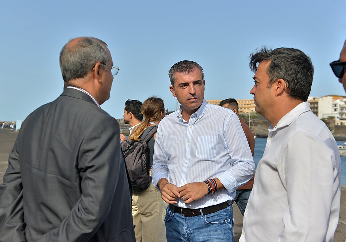 El vicepresidente canario, Manuel Domínguez, es para sus adversarios socialistas el mejor «soldado» del PP