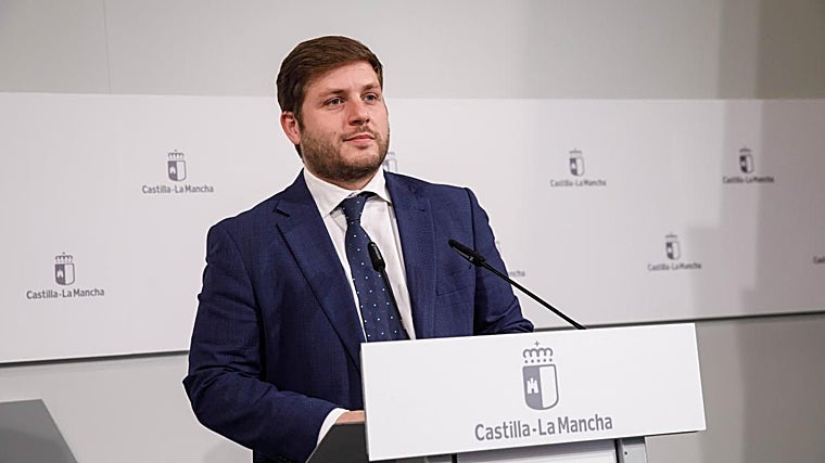 El consejero de Fomento ha detallado este martes las características de plan de carreteras