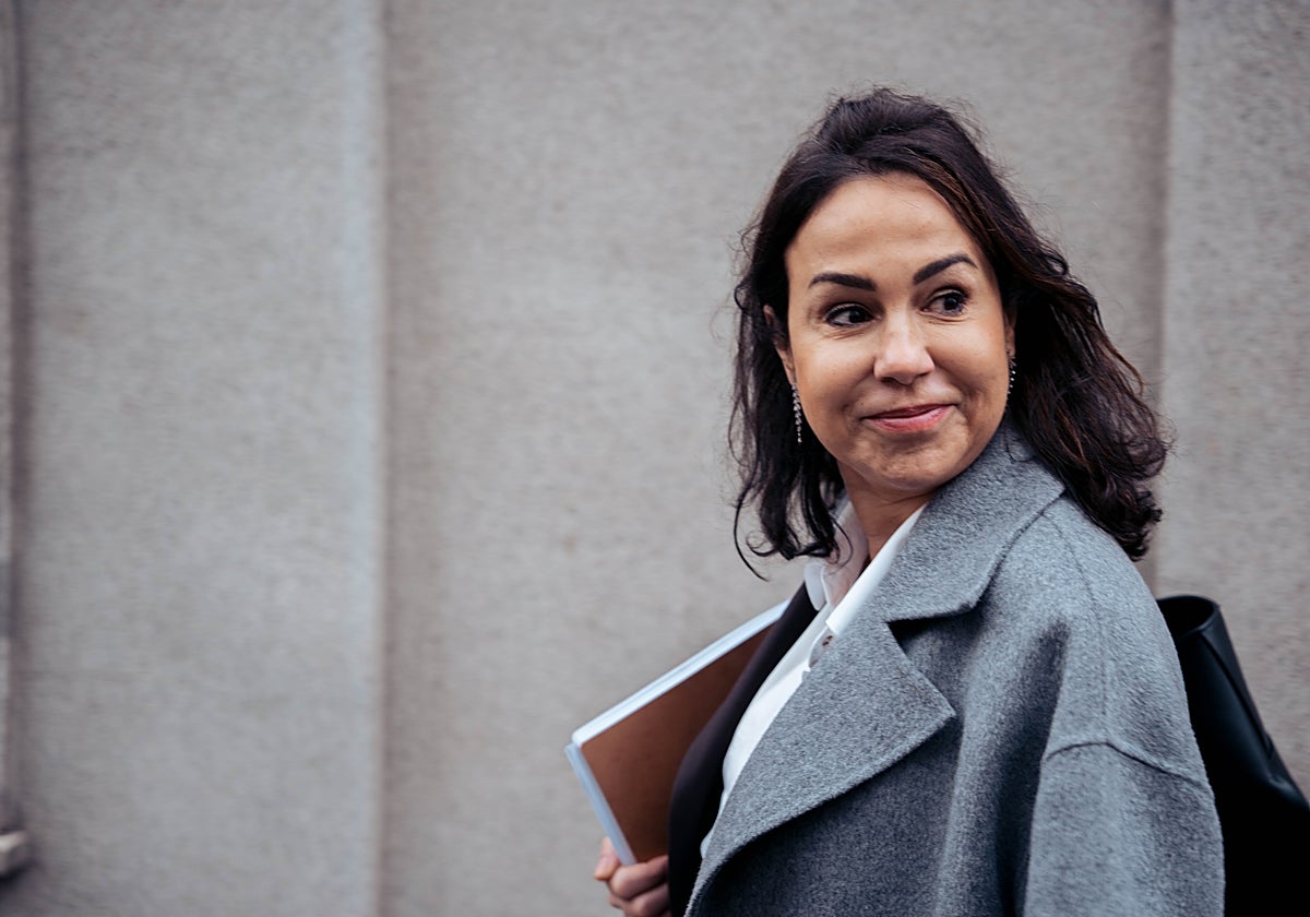 Isabel Pardo de Vera entrando en el Tribunal Supremo como testigo por el caso Koldo
