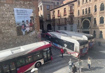 El PSOE pide control sobre los autobuses que circulan a su 'libre albedrío' por el Casco