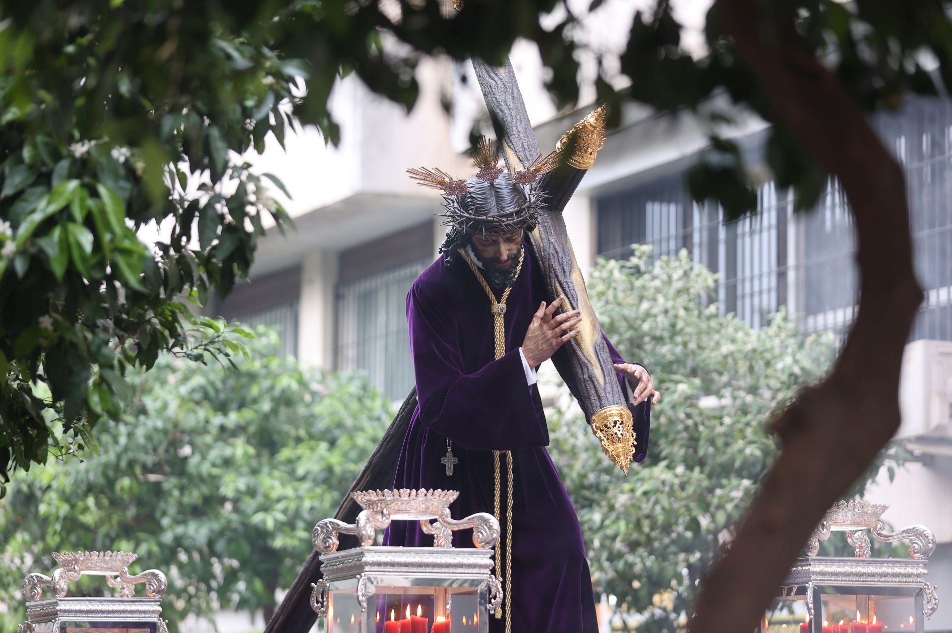 El solemne vía crucis del Soberano Poder por las calles de Córdoba, en imágenes