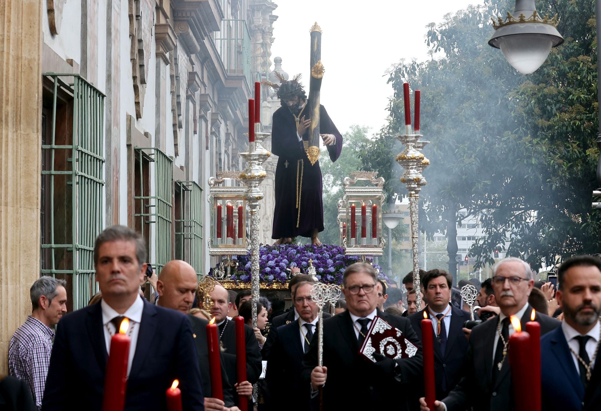 El solemne vía crucis del Soberano Poder por las calles de Córdoba, en imágenes