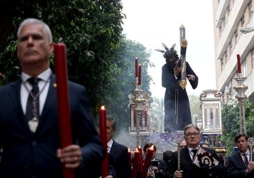 El solemne vía crucis del Soberano Poder por las calles, en imágenes
