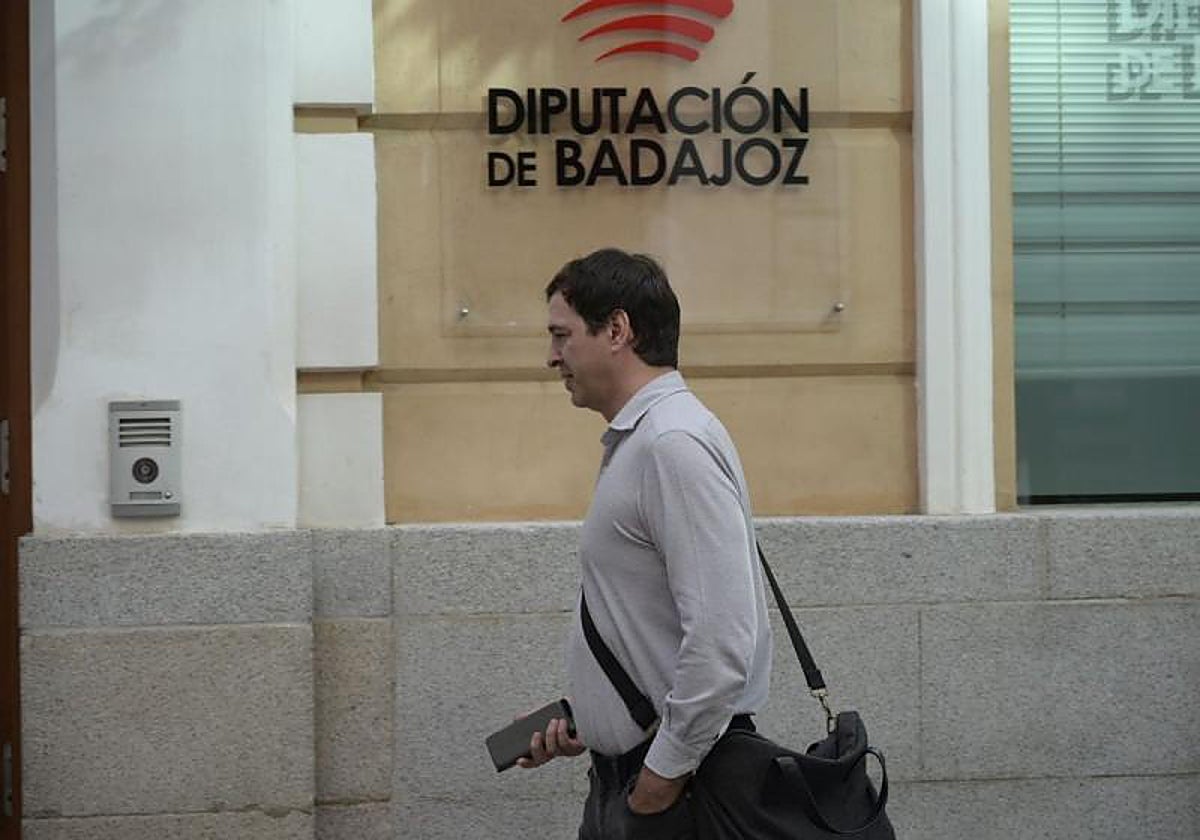 David Sánchez llega a la sede de la Diputación de Badajoz