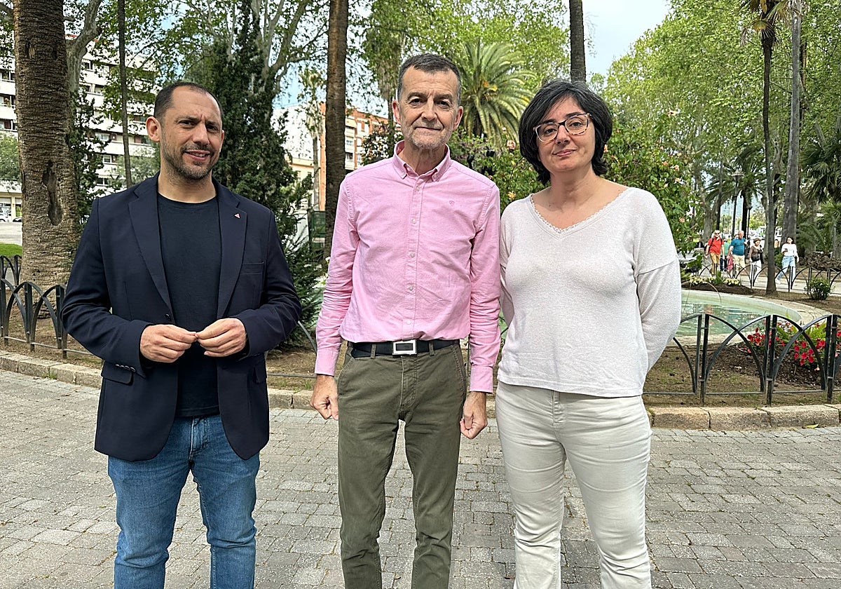 Antonio Maíllo junto al líder de IU en Córdoba en los Jardines de la Agricultura