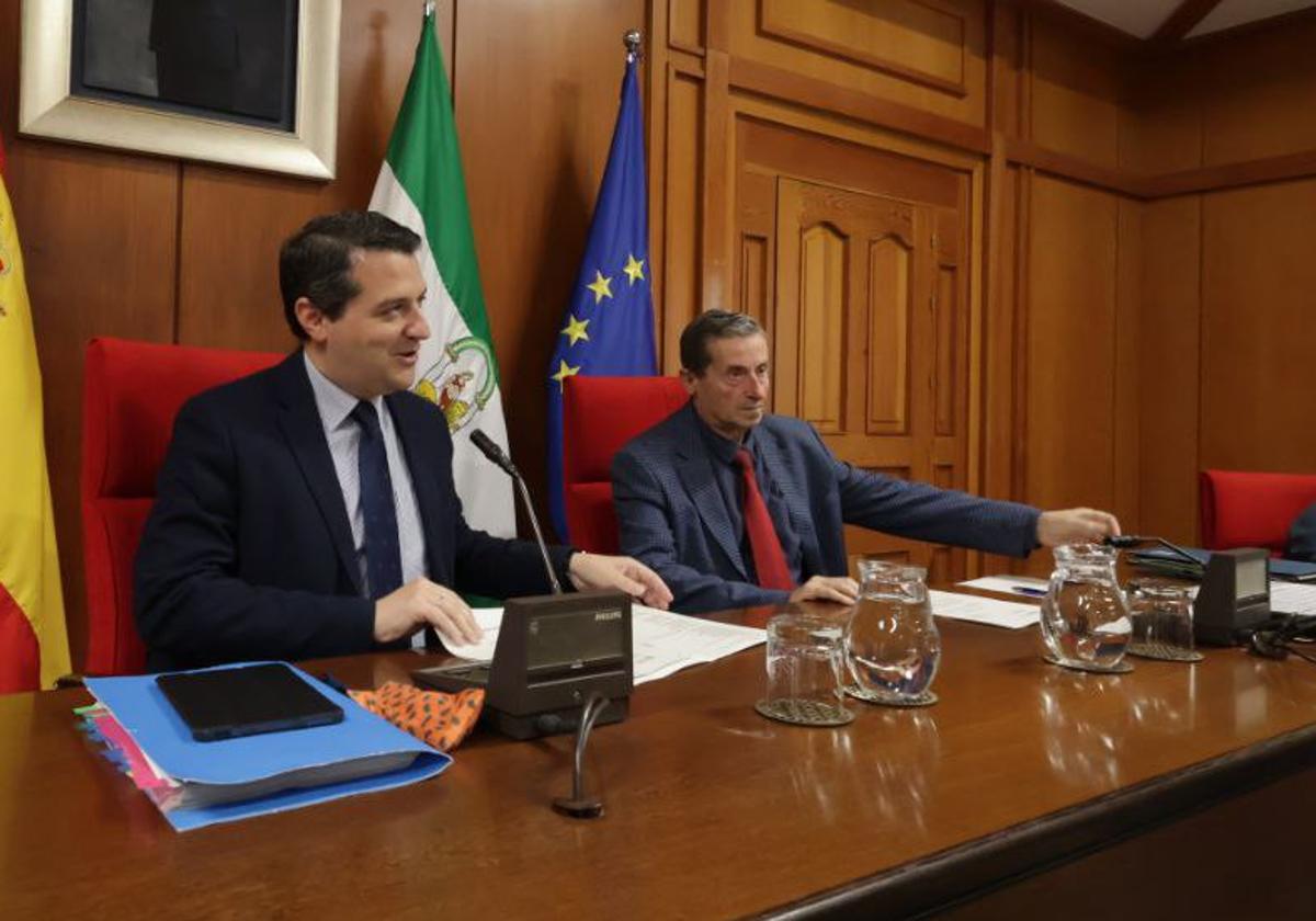 El alcalde de Córdoba, este jueves antes del inicio del Pleno del Ayuntamiento