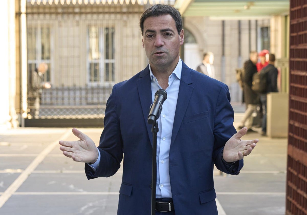El lendakari Imanol Pradales en declaraciones a los medios este jueves en Vitoria