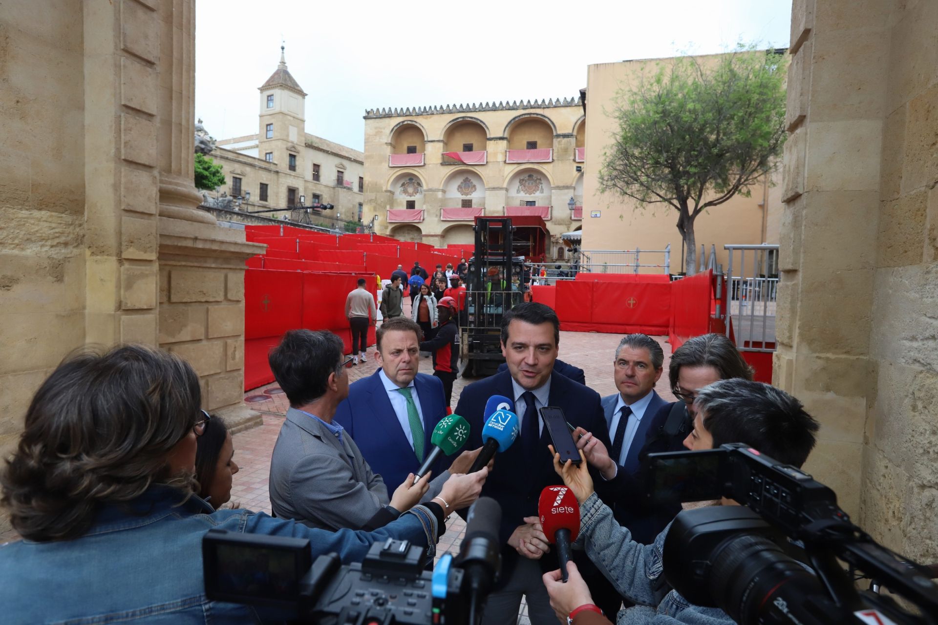En imágenes, el montaje final de la carrera oficial de la Semana Santa de Córdoba 2025