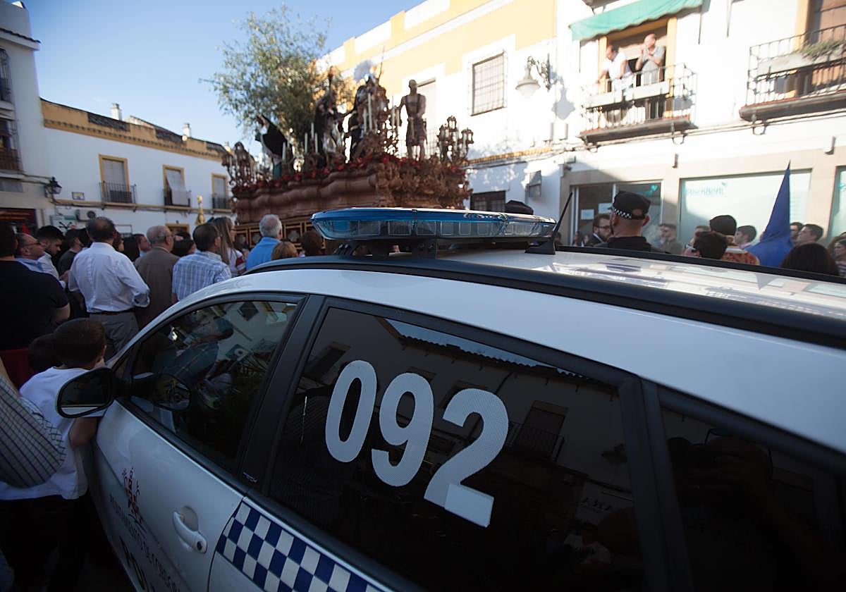 Un coche de la Policía Local durante el dispositivo de seguridad de Semana Santa