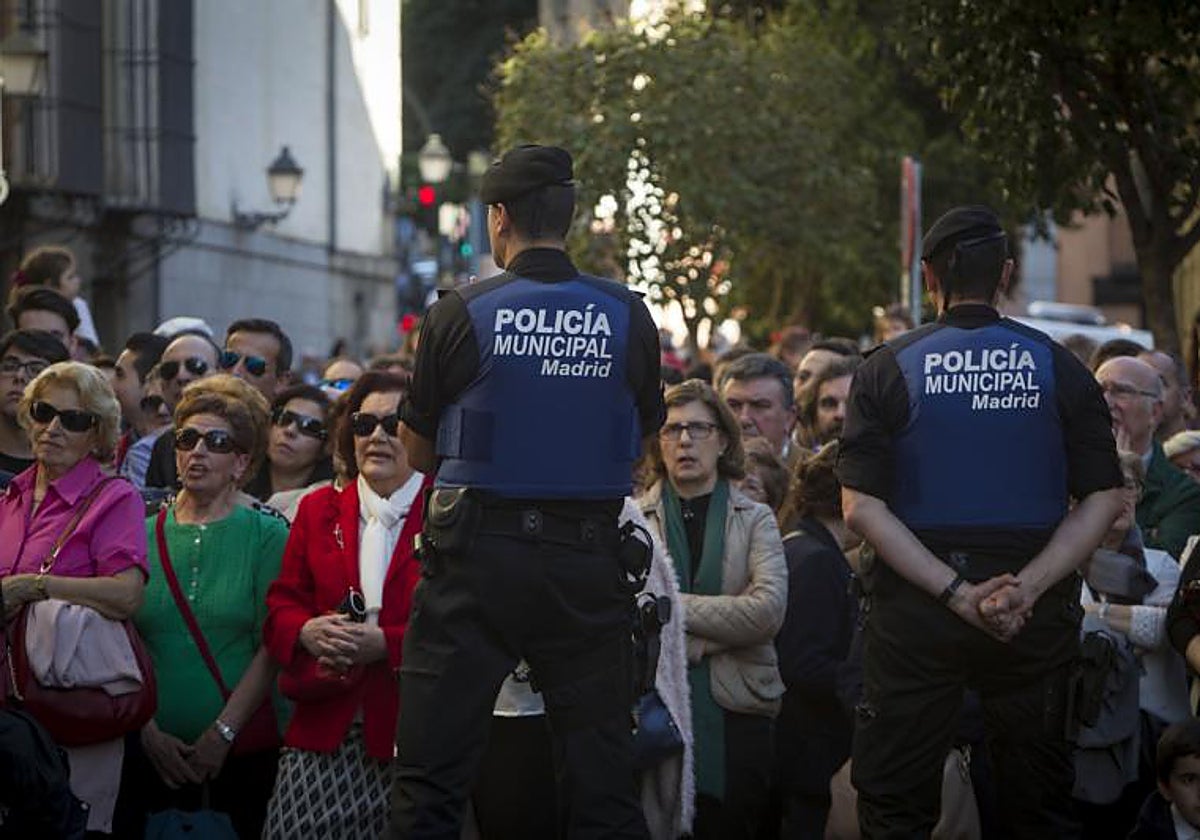 Dispositivo policial para controlar los aforos en Semana Santa