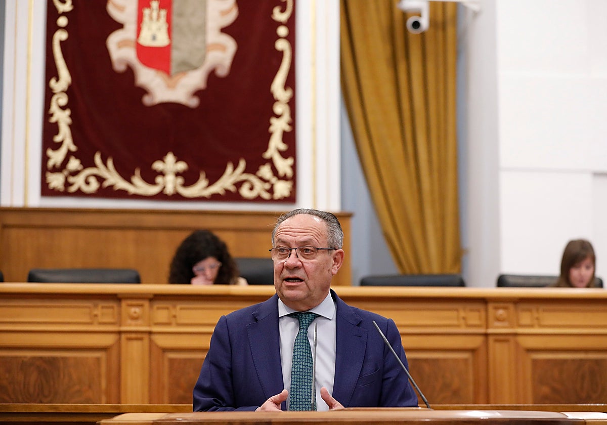 El consejero de Hacienda, Administraciones Públicas y Transformación Digital, Juan Alfonso Ruiz Molina, en el pleno