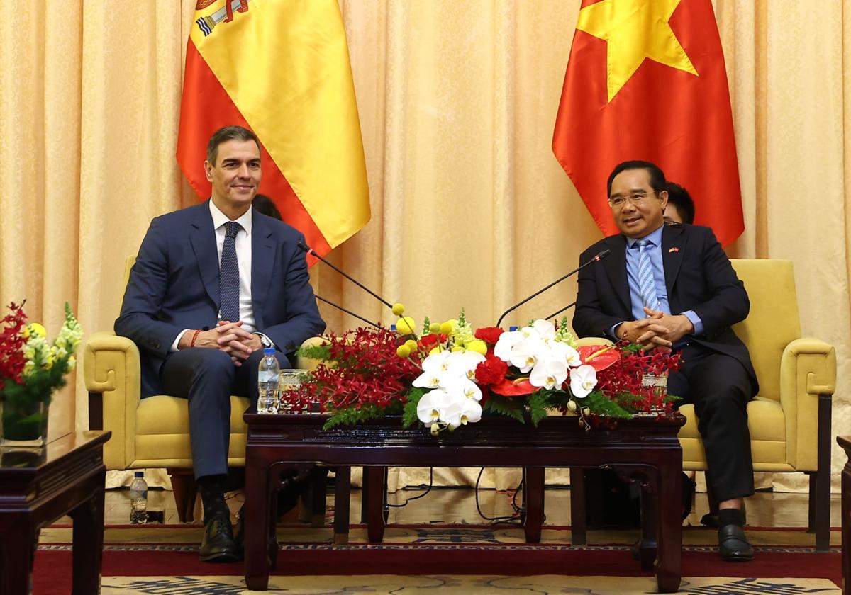 Pedro Sánchez y el presidente del Partido Comunista de Vietnam, Nguyễn Phú Trọng