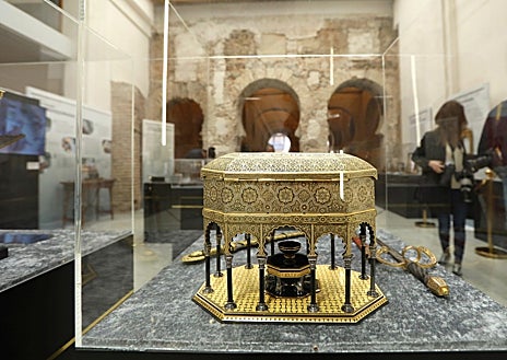 Imagen secundaria 1 - Ha abierto en el Centro Regional de la Artesanía una exposición que recupera el arte del damasquinado y la relación entre las ciudades de Eibar y Toledo. La muestra se puede visitar hasta el 10 de julio