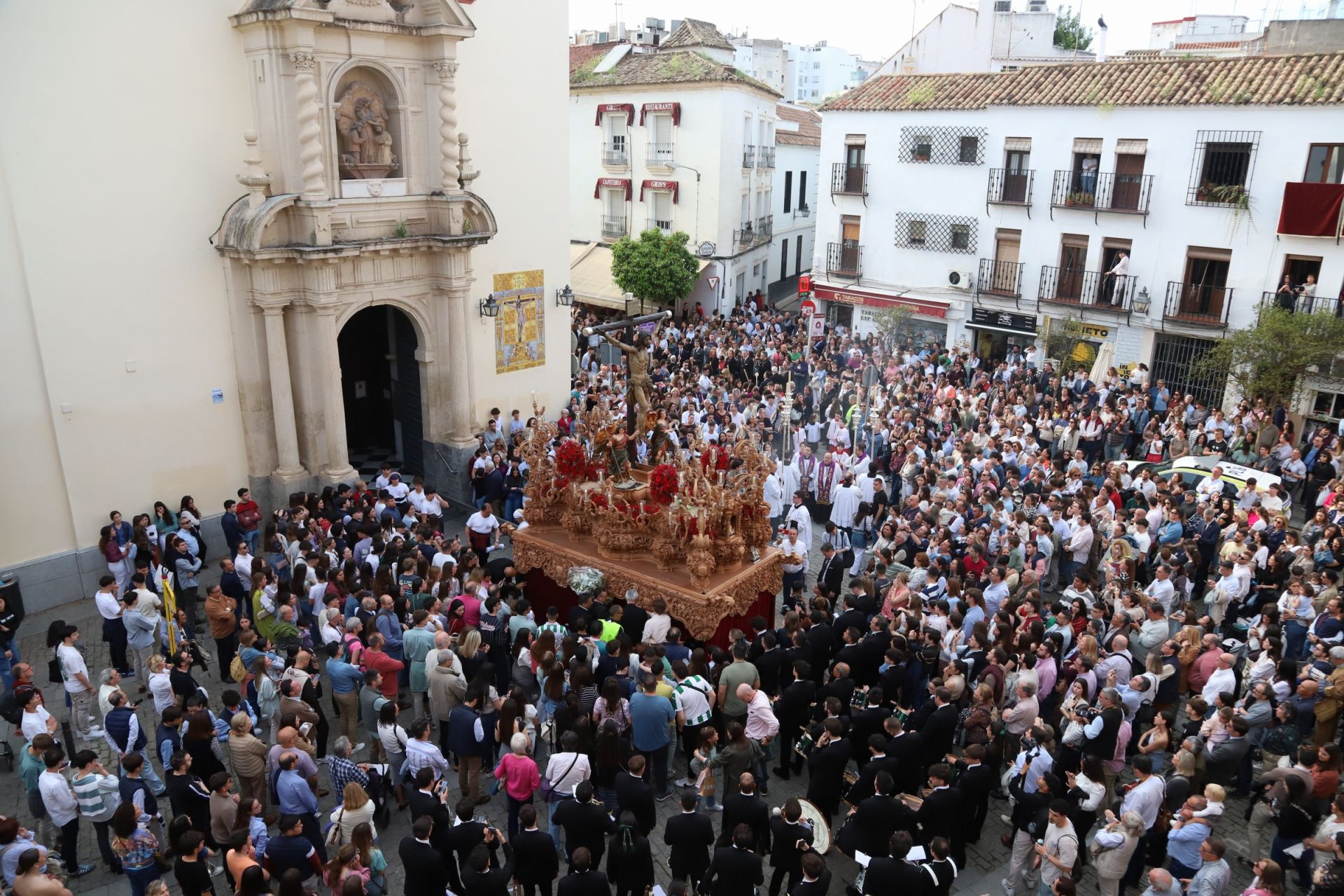 La espiritual procesión del Cristo de la Providencia de Córdoba, en imágenes