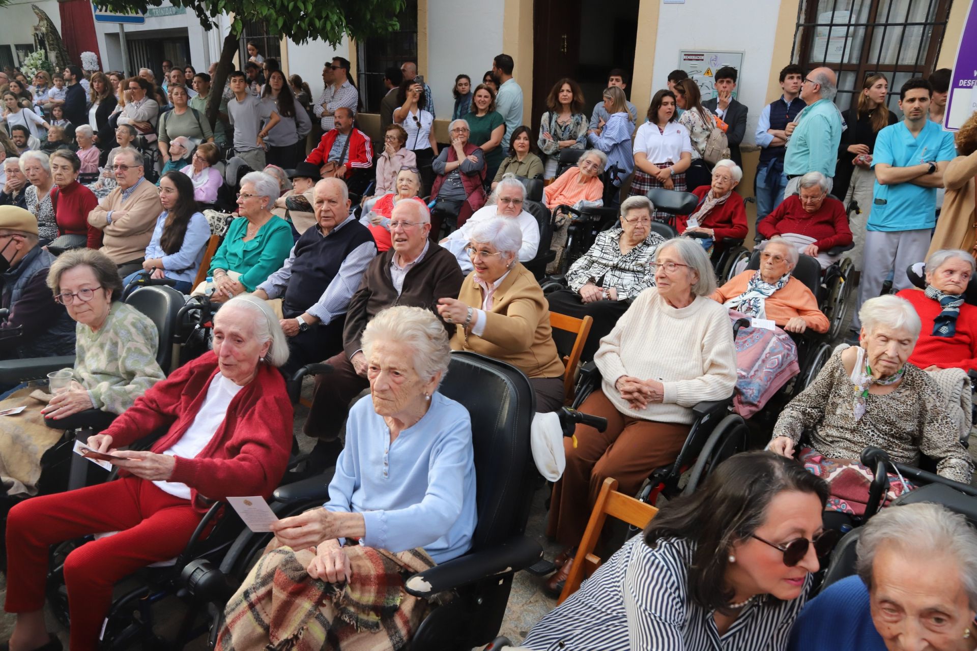 La espiritual procesión del Cristo de la Providencia de Córdoba, en imágenes