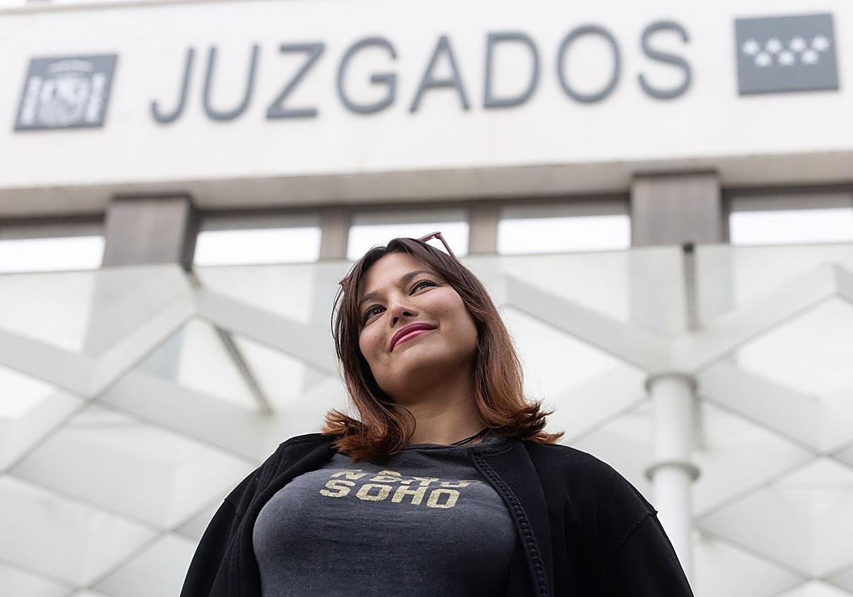 La actriz Elisa Mouliaá a su salida de los Juzgados de Plaza de Castilla