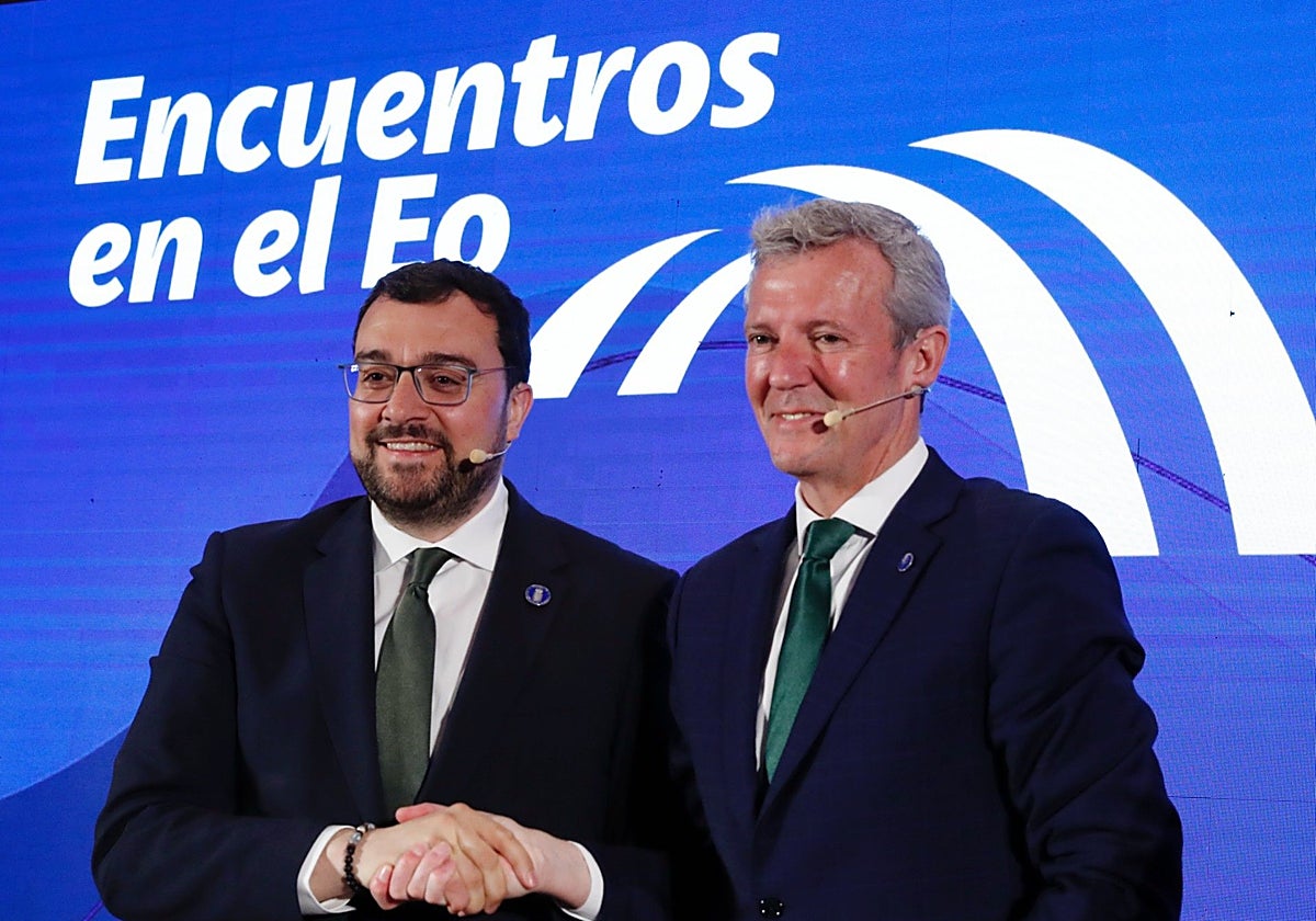 Alfonso Rueda y Adrián Barbón en Oviedo este viernes