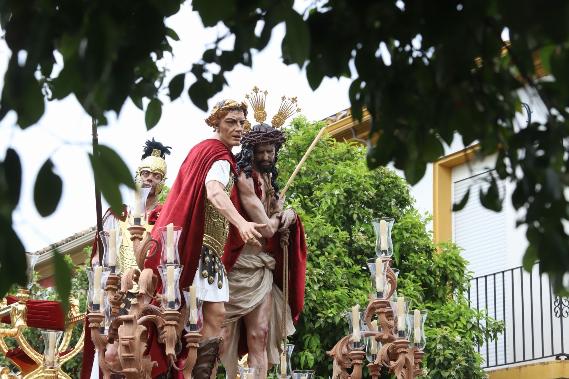 La pletórica salida de la cofradía de la Presentación de Córdoba, en imágenes