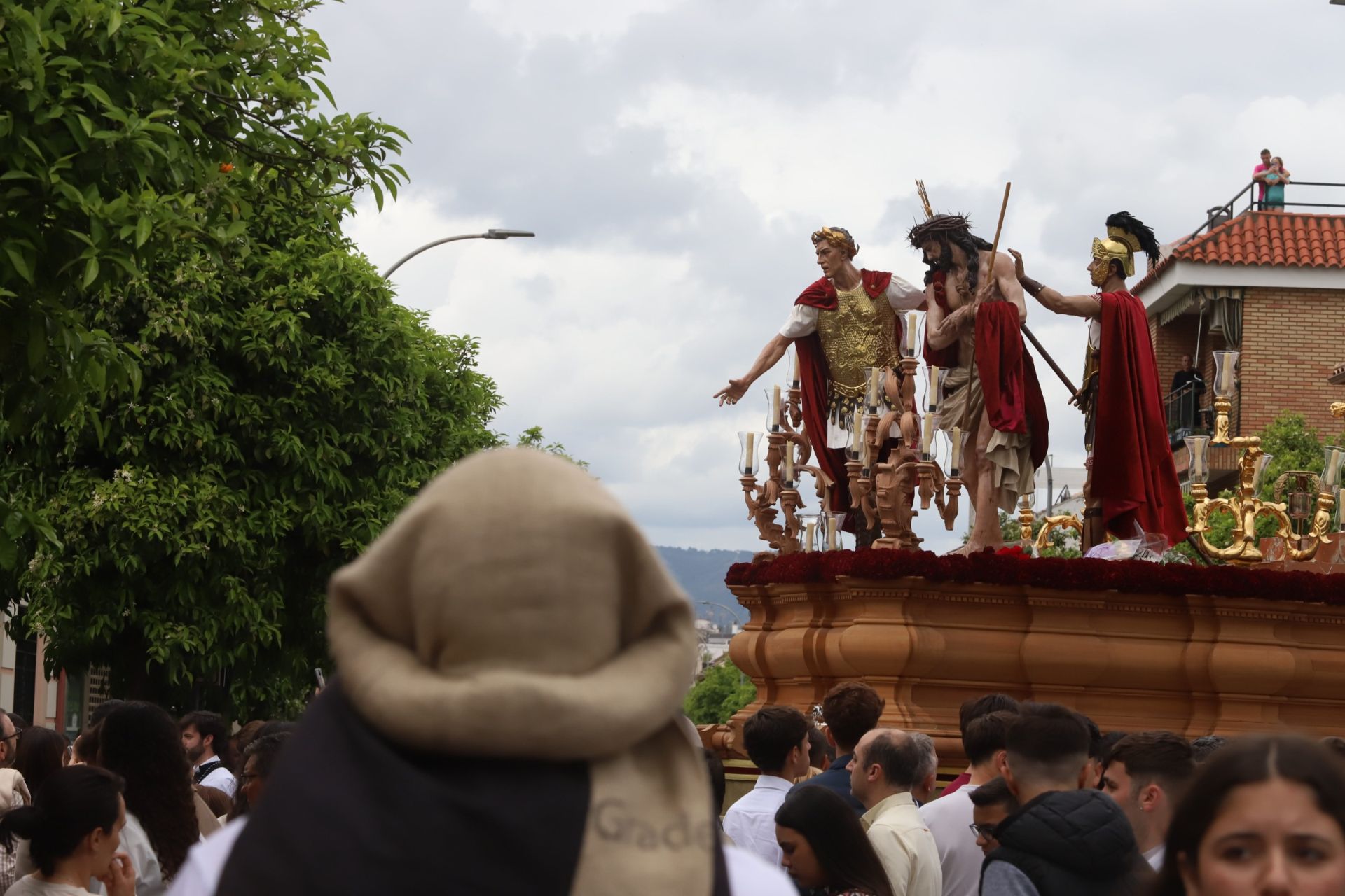 La pletórica salida de la cofradía de la Presentación de Córdoba, en imágenes