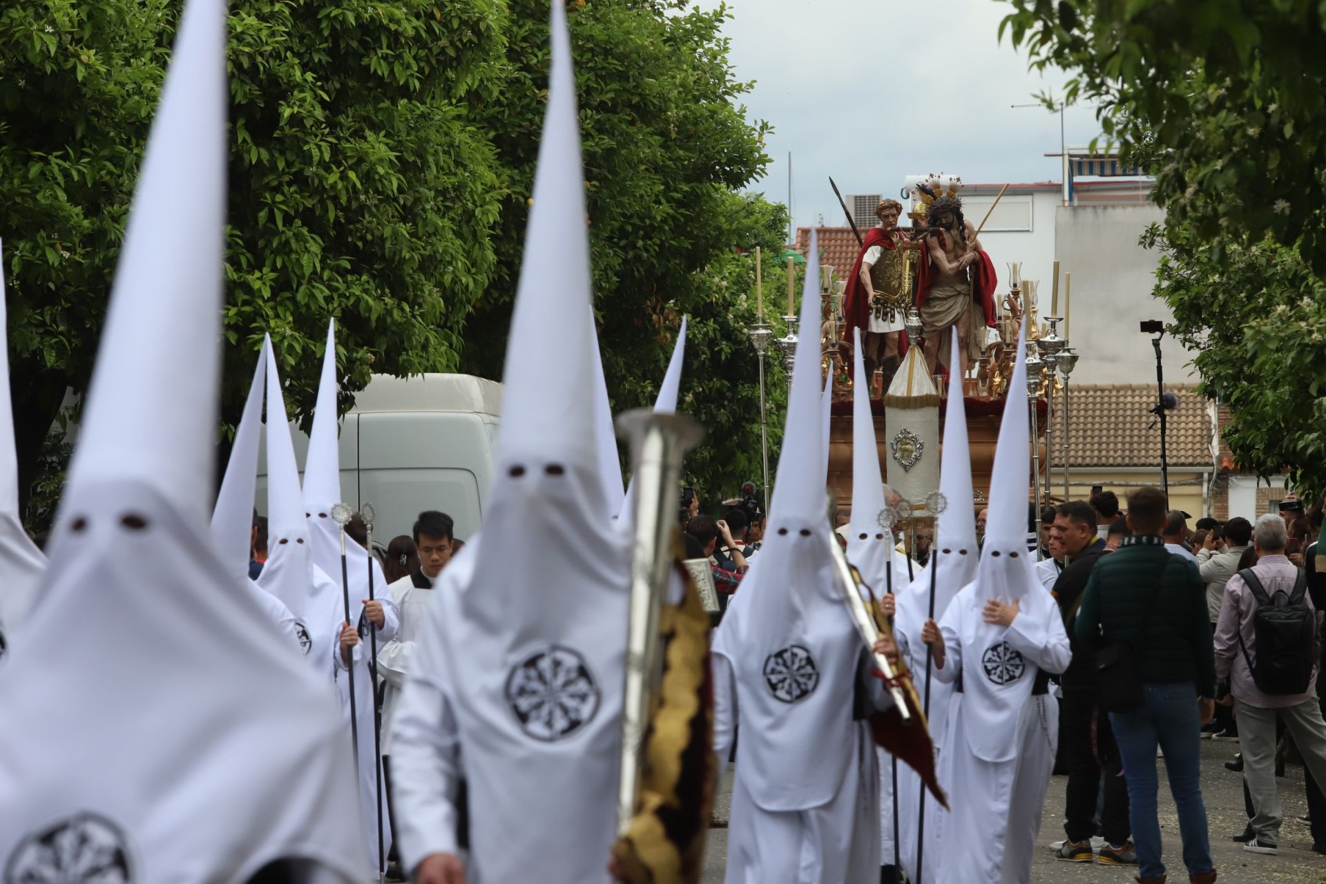 La pletórica salida de la cofradía de la Presentación de Córdoba, en imágenes