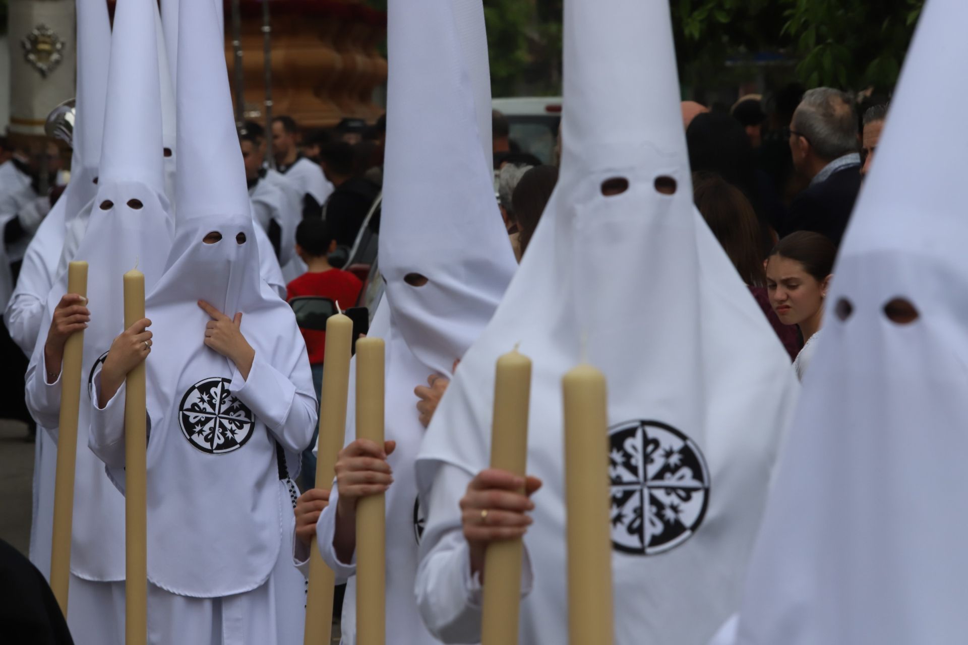 La pletórica salida de la cofradía de la Presentación de Córdoba, en imágenes
