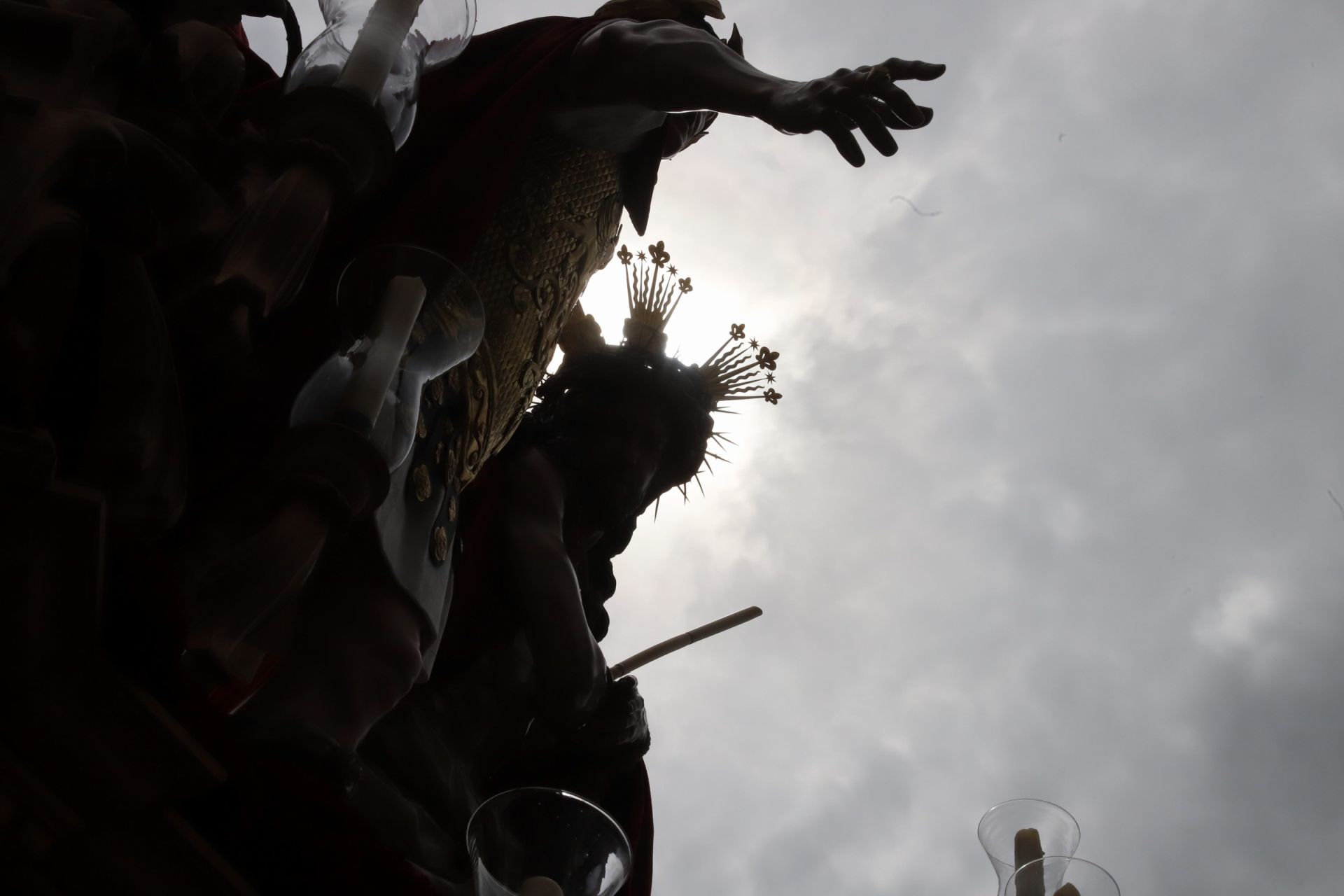 La pletórica salida de la cofradía de la Presentación de Córdoba, en imágenes