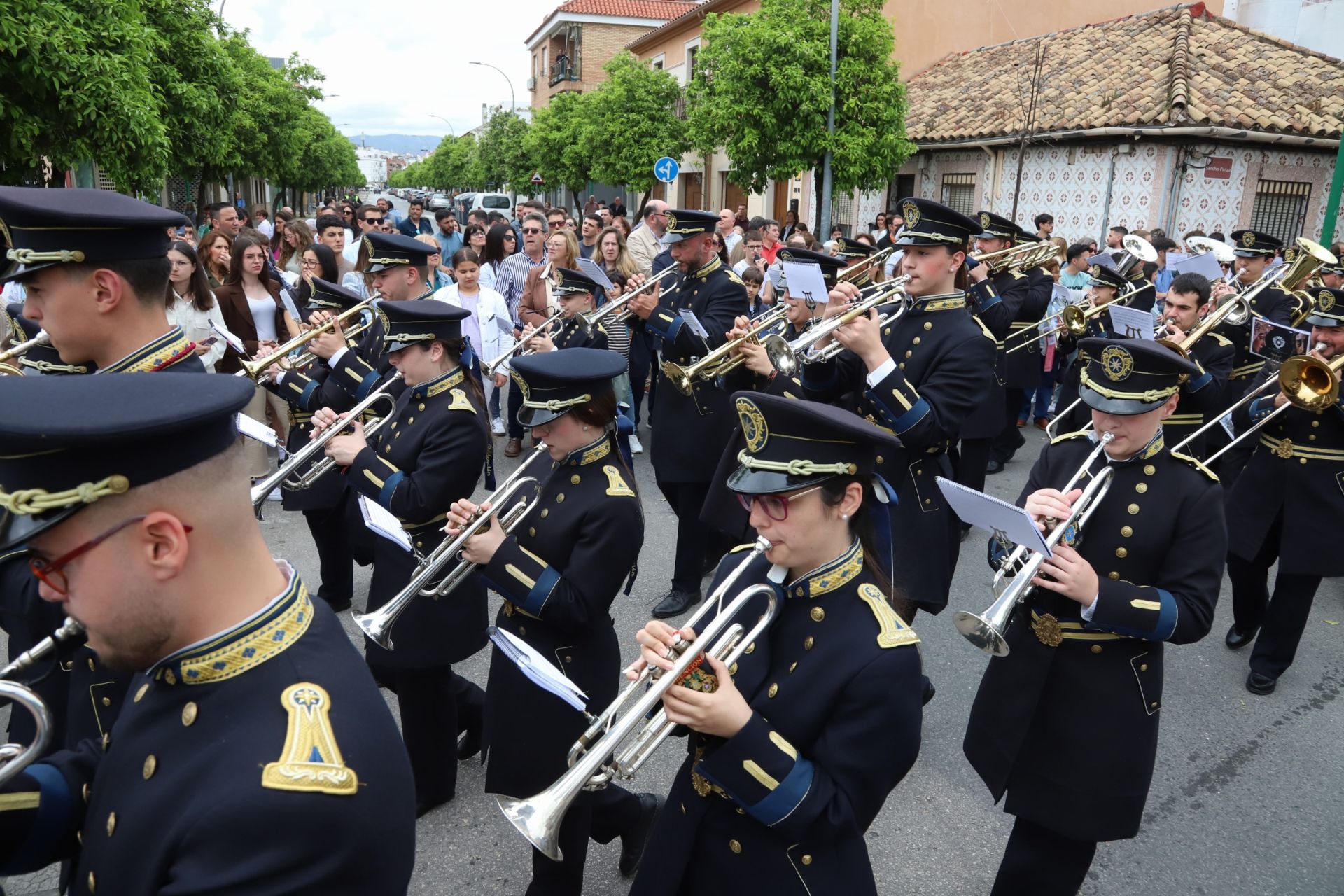 La pletórica salida de la cofradía de la Presentación de Córdoba, en imágenes