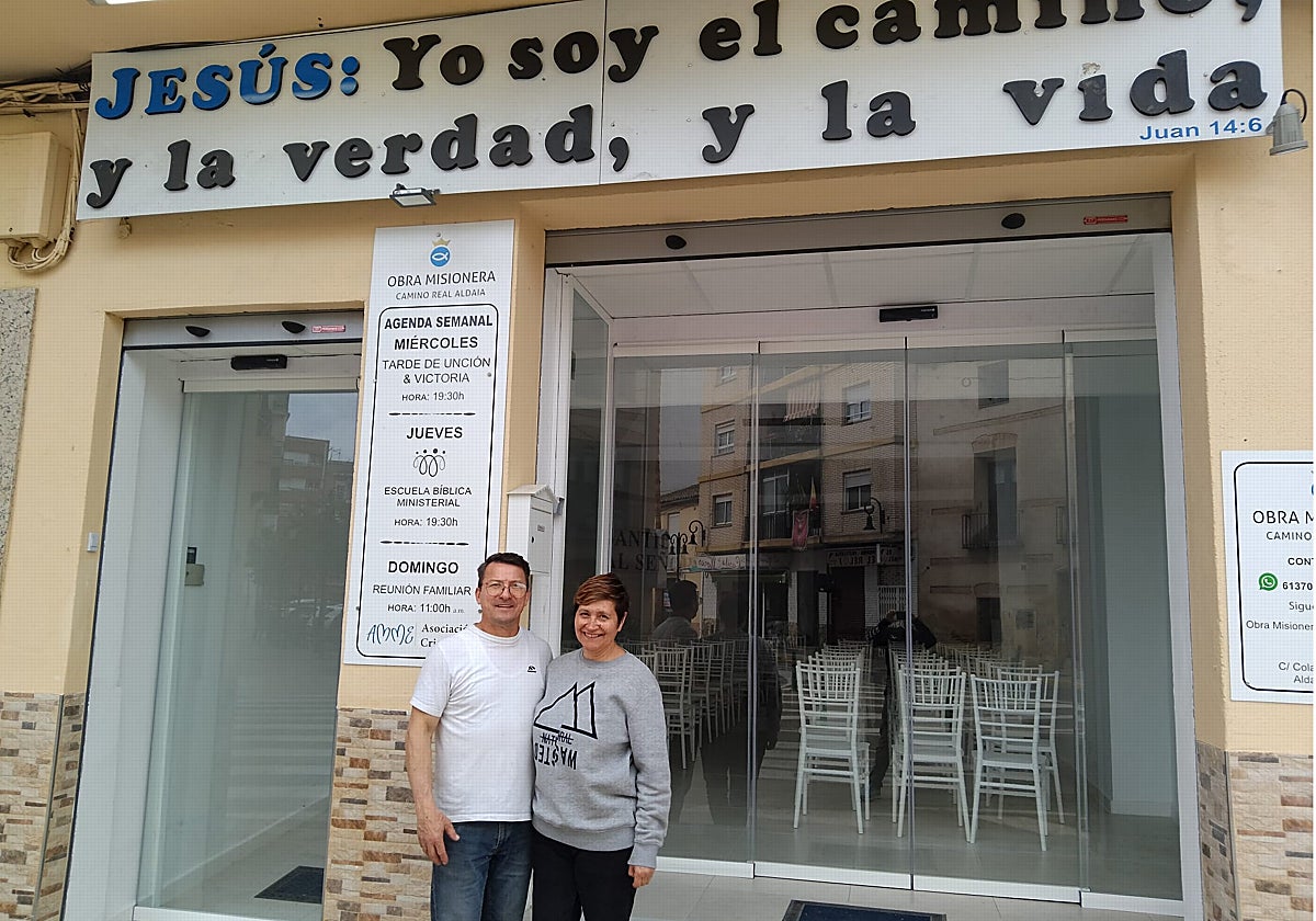 Imagen de José Medina y Nubia Reyes en la asociación de Aldaia rehabilitada